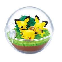 Cargar imagen en el visor de la galería, Figura Pokemon Coleccion de Terrarios 9 Pikachu y Pichu